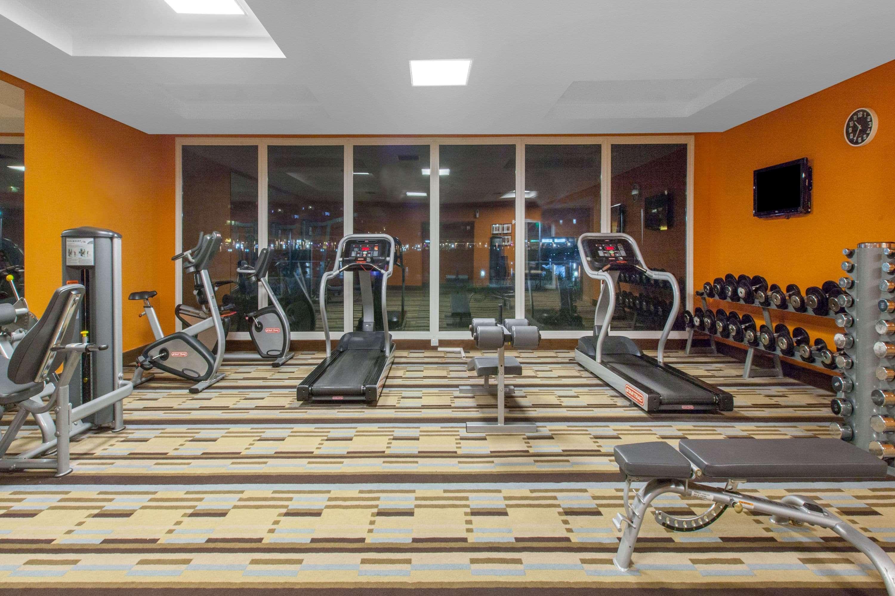Hotel Wyndham Nordelta Tigre - Buenos Aires Exterior foto The gym at the hotel