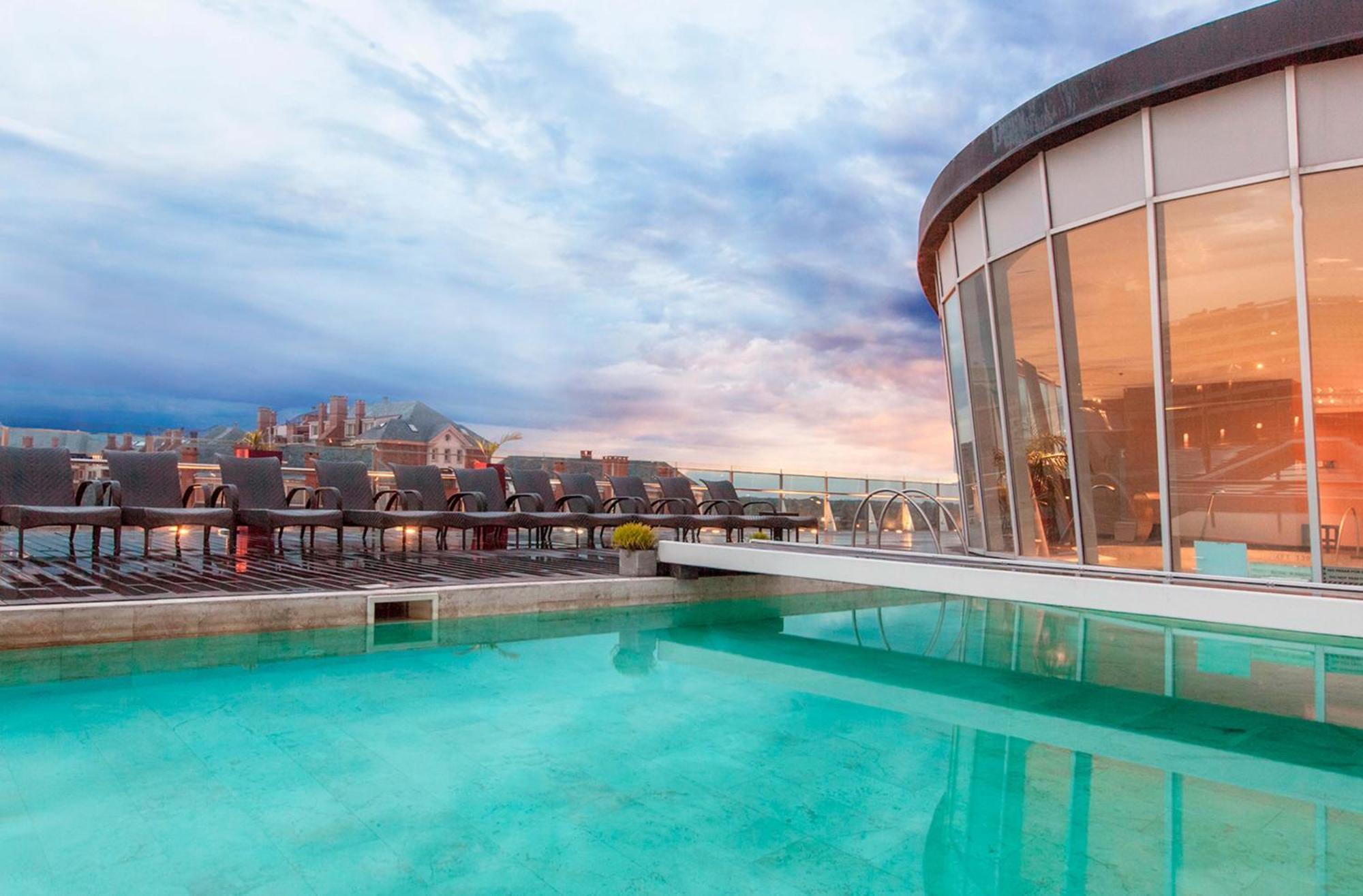 Hotel Wyndham Nordelta Tigre - Buenos Aires Exterior foto Rooftop pool at the hotel