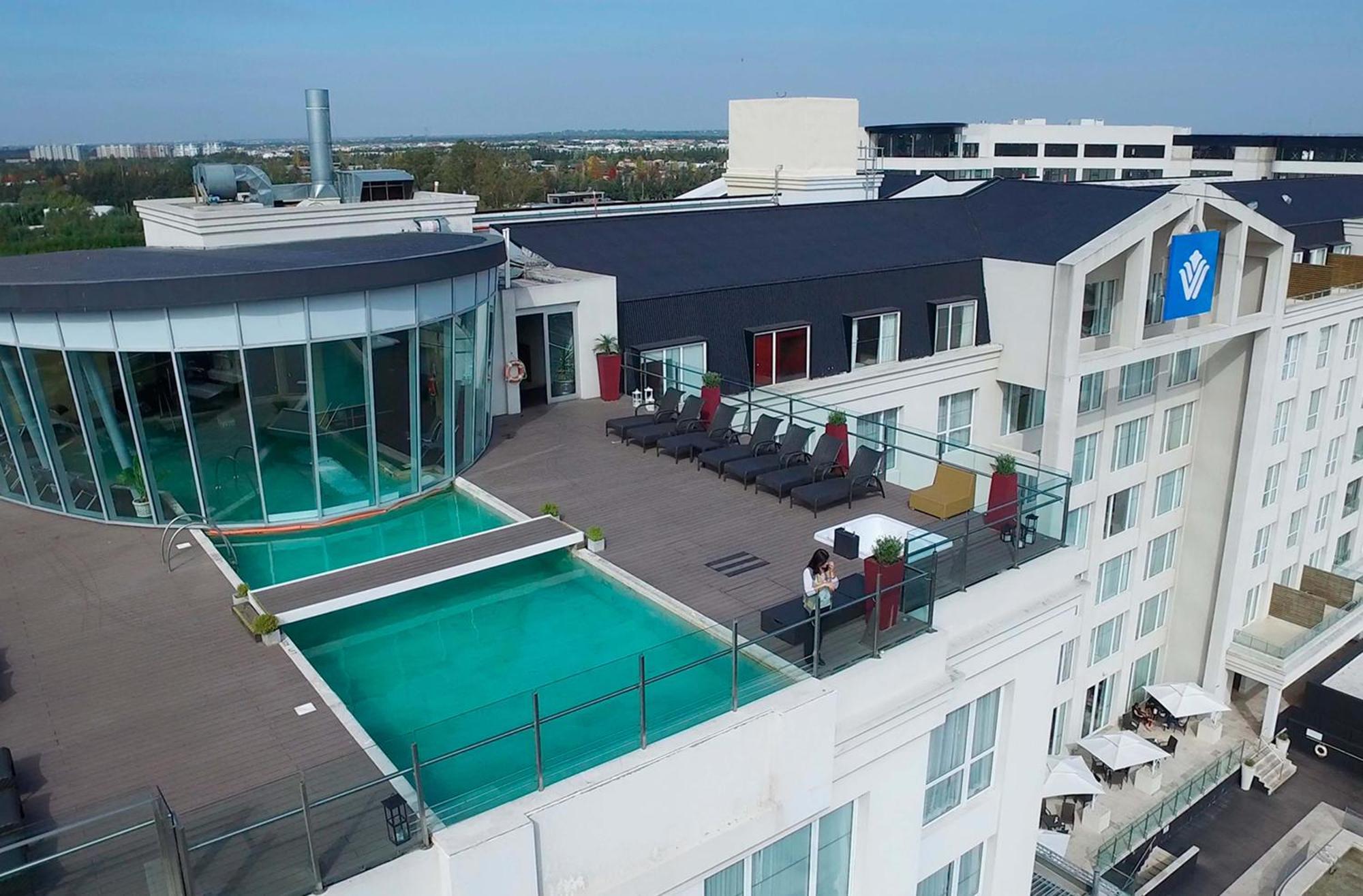 Hotel Wyndham Nordelta Tigre - Buenos Aires Exterior foto The rooftop pool at the Hilton Prague