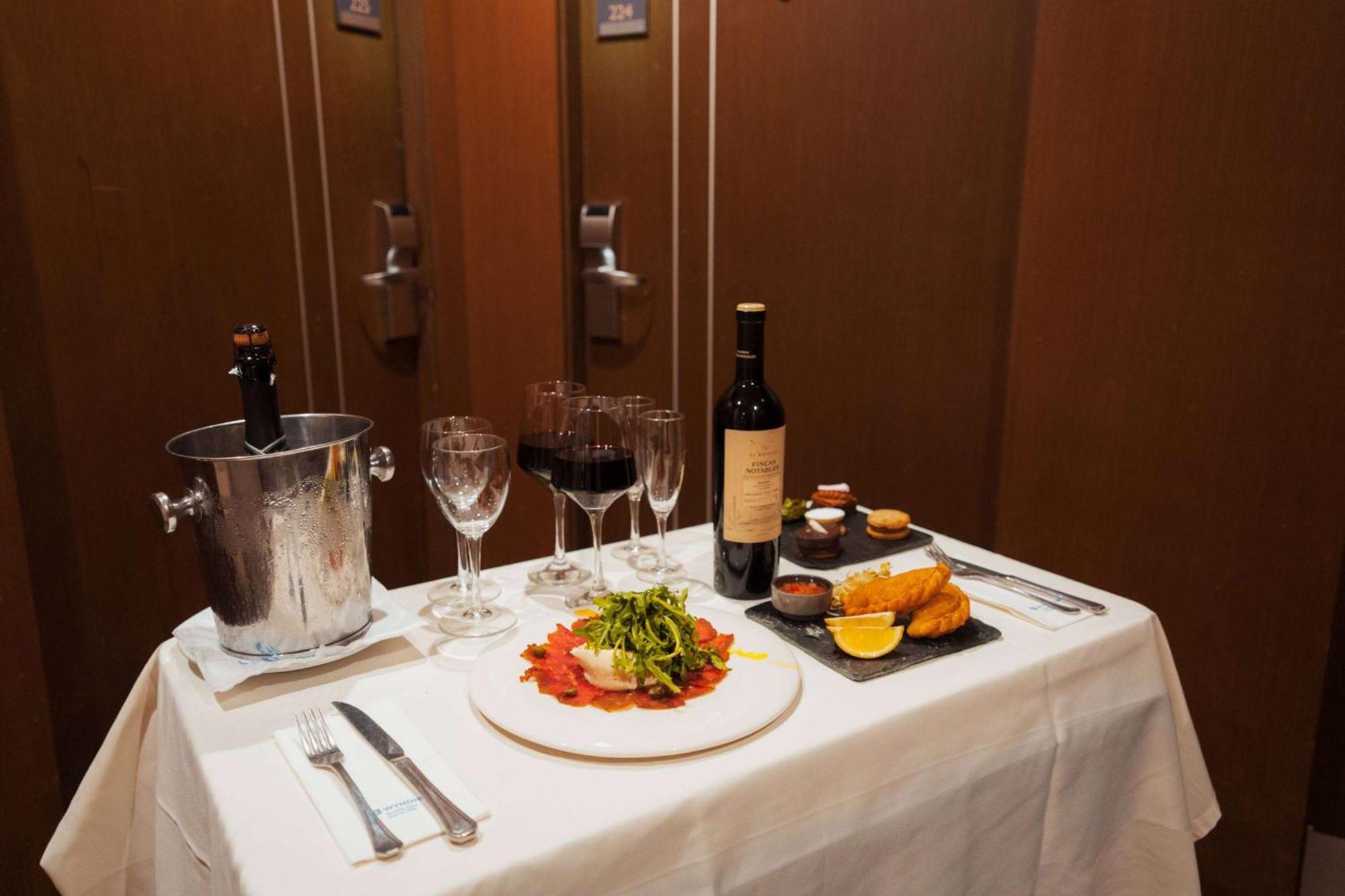 Hotel Wyndham Nordelta Tigre - Buenos Aires Exterior foto A typical in-flight meal