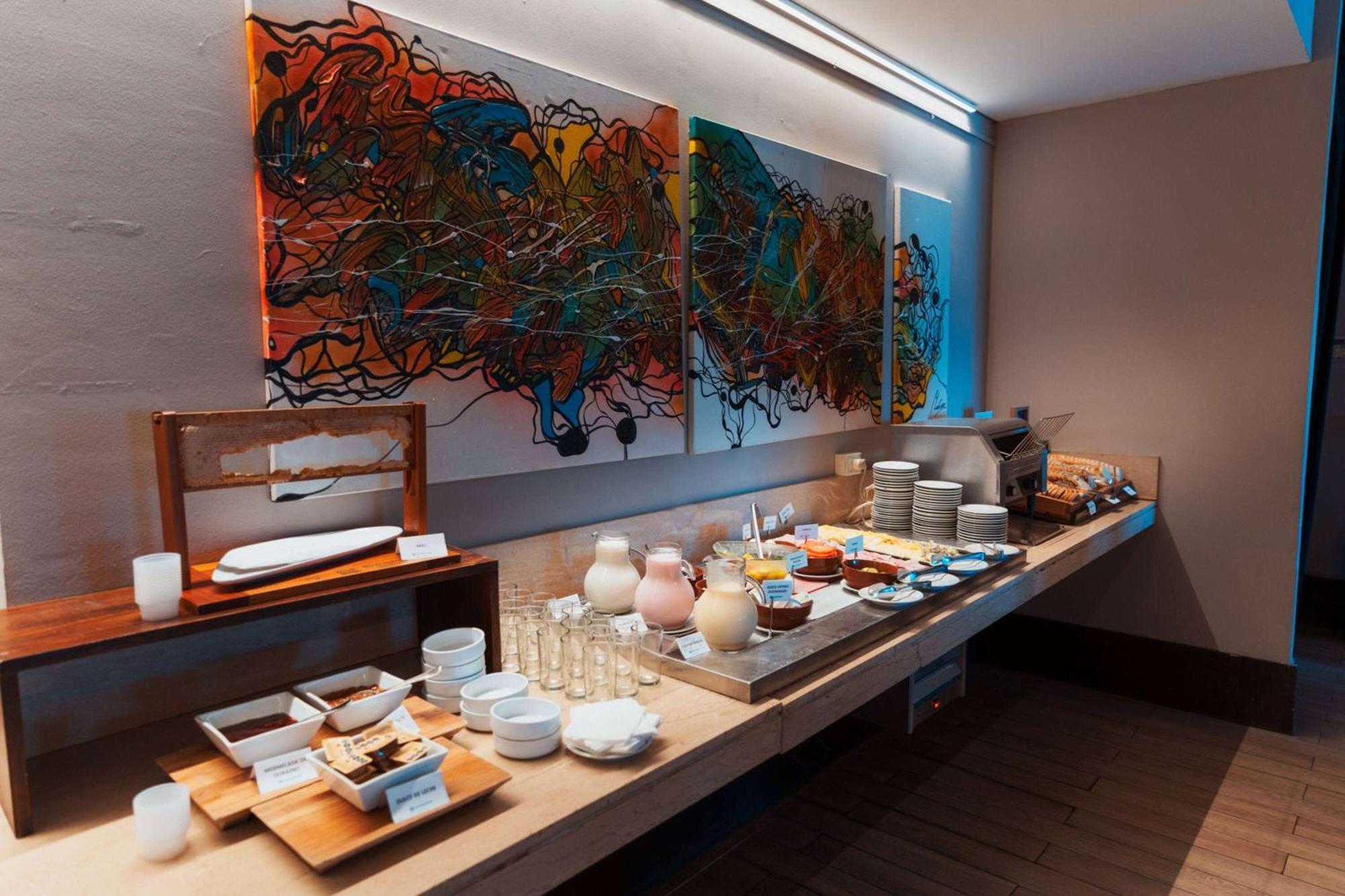 Hotel Wyndham Nordelta Tigre - Buenos Aires Exterior foto The buffet at the lounge