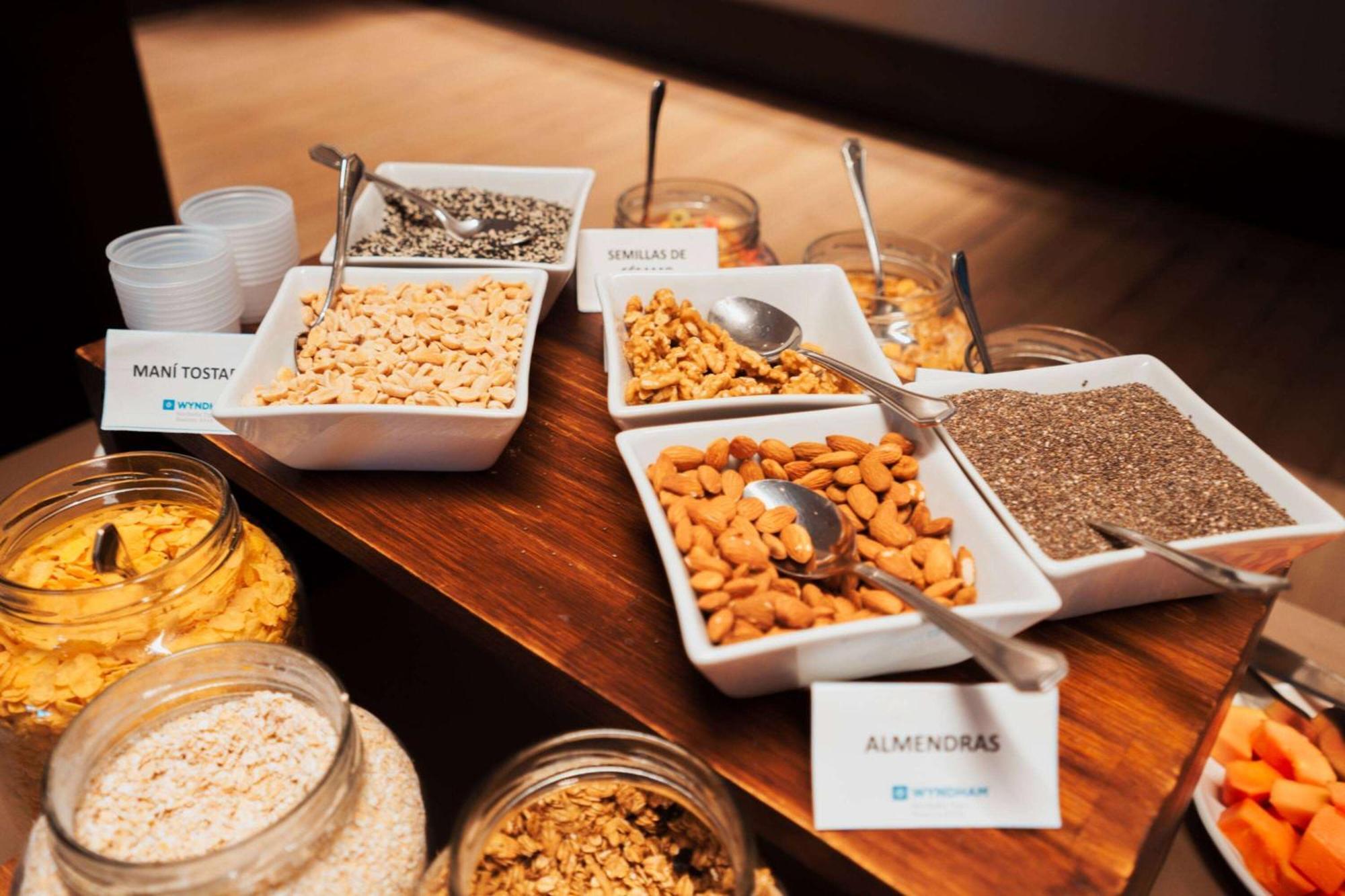 Hotel Wyndham Nordelta Tigre - Buenos Aires Exterior foto Nuts and seeds at a buffet